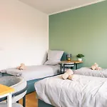 Geba Bed & Single Rooms-15 Min To Station 3*