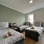 Casa de hóspedes Geba Bed & Single Rooms-15 Min To Station