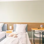Casa de hóspedes Geba Bed & Single Rooms-15 Min To Station