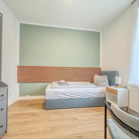 Geba Bed & Single Rooms-15 Min To Station Гостевой дом 3*