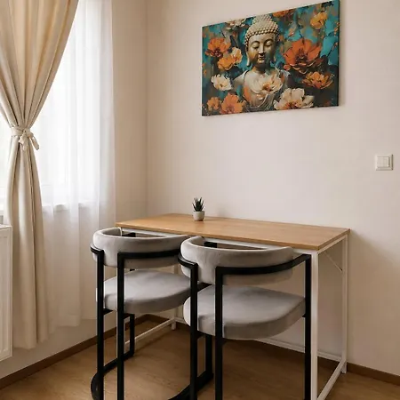 Casa de hóspedes Garden - Near & Easy Parking 3*