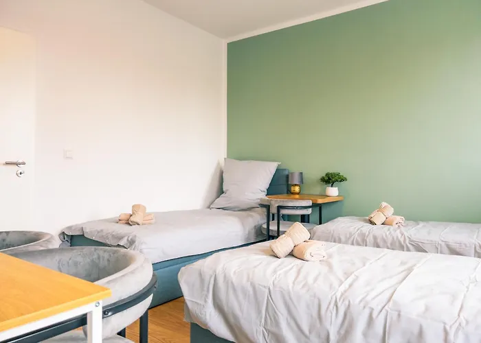 Geba Bed & Single Rooms-15 Min To Station 3*